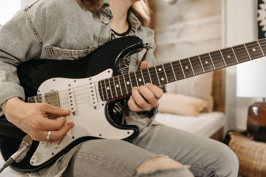 Akustik ve elektro gitar