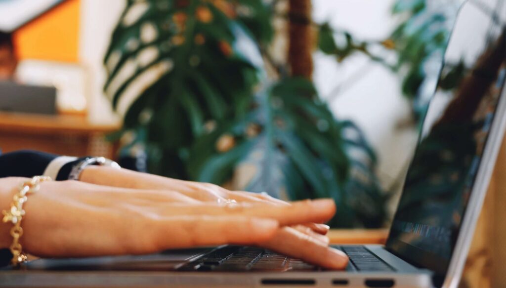 Görsel kimlik ve albüm kapak tasarımı