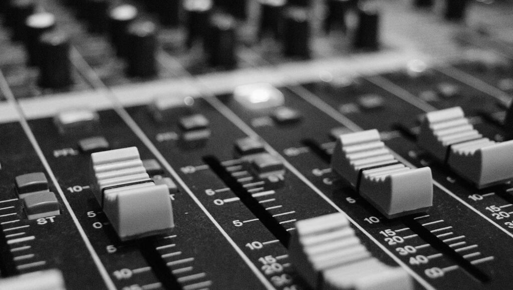 Electronic music history and the birth of sounds