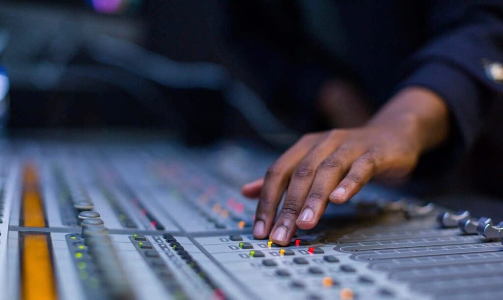 Using reverb in production to prevent mud