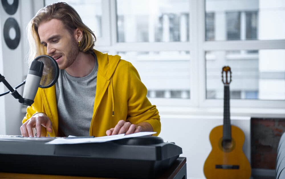 Find chords by ear with slow listening repetition