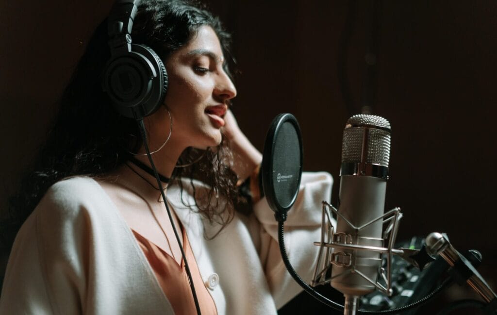 Vocal voice hoarseness causes most common mistakes